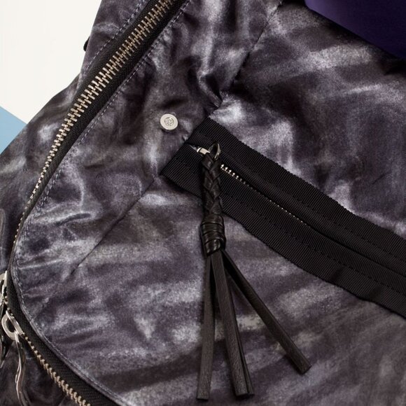 Lululemon Yoga Moto Messenger Bag Blazer Print (Black & Grey Chevron) - EUC! - Picture 4 of 15